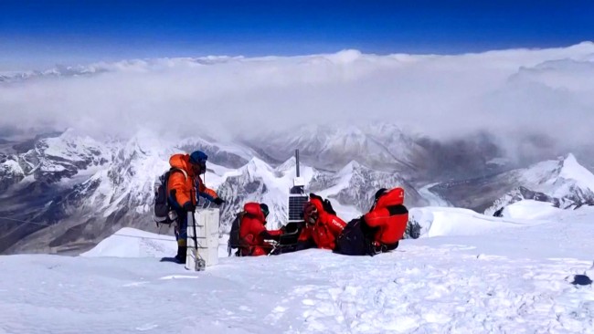 Rekordní expedice na Mount Everest splnila hlavní úkoly