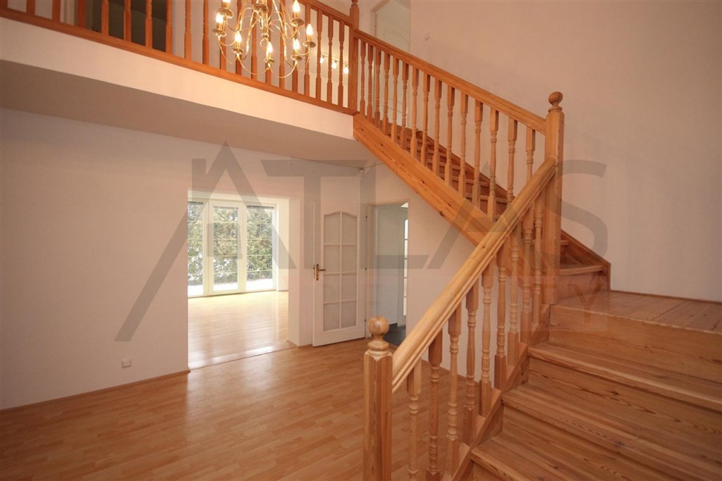 Wooden staircase - For Rent: 4-bedroom, 180 sqm house Prague 6 - Nebusice
