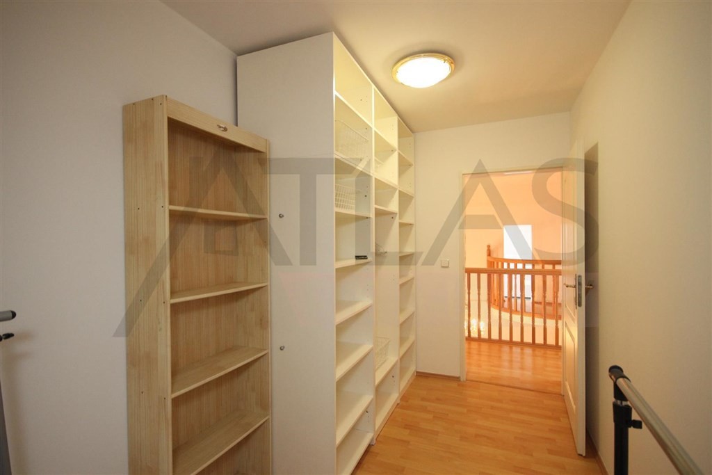 Pronájem nebytového prostoru 15 m² Praha - Karlín, Kollárova ul.