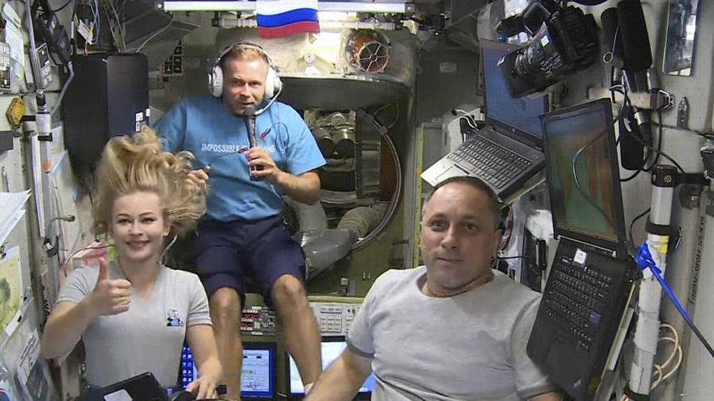 S Yulia Peresild a Klim Shipenko na palubě ISS, 7. října 2021
