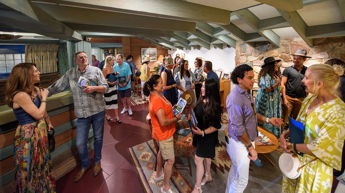 Vstupem a do historie se hosté mohou vydat na prohlídku památky Osborn Road.