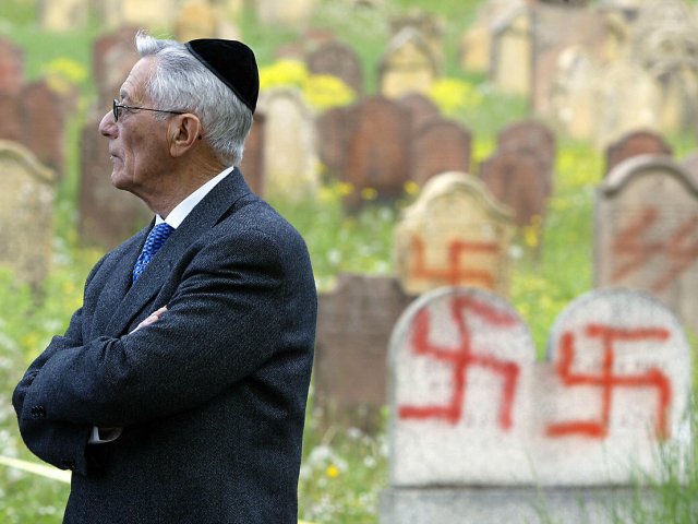 Židovskému politikovi z Francie hrozí vyhazov z radnice. “Je tu příliš mnoho Arabů,” řekl