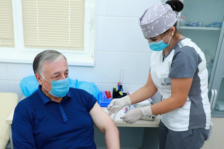 Velká Británie brzy uzná očkovací průkazy Uzbekistánu