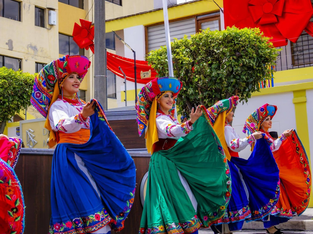Oslava začala vystoupením Jacchigua Ballet Folklórico Nacional del Ecuador s tradičiními ekvárodorskými tanci