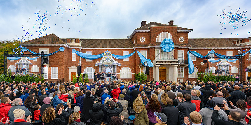 Slavnostní otevření budovy Scientologické církve Birmingham dne 21 října 2017
