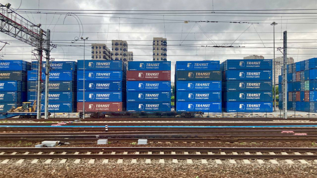 Kontejnery v depu Khovrino v Moskvě